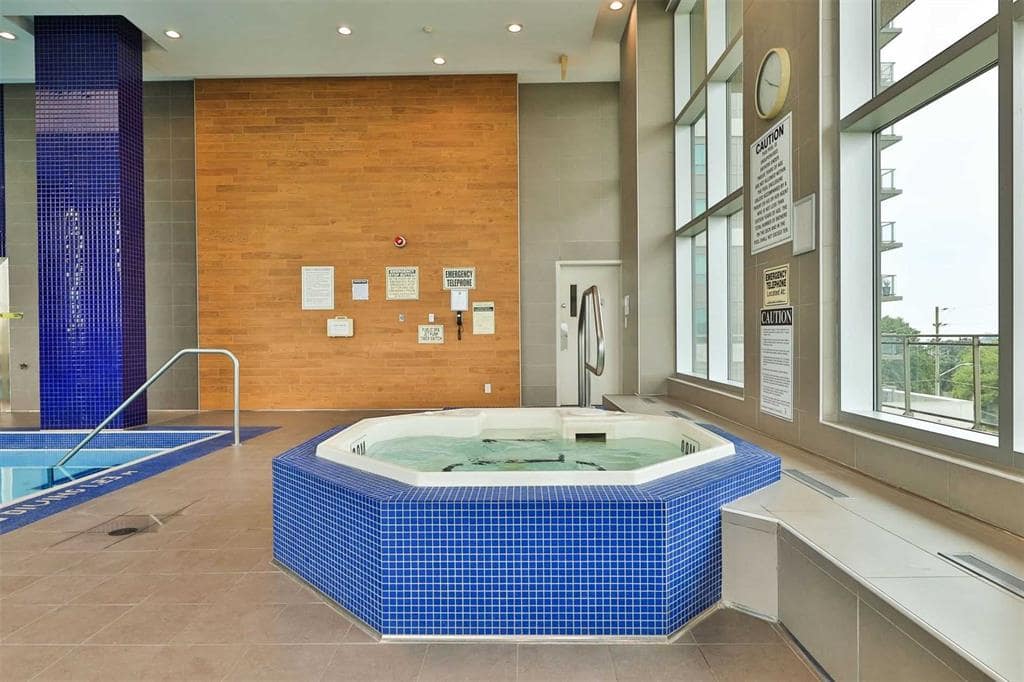1235 Bayly hot tub